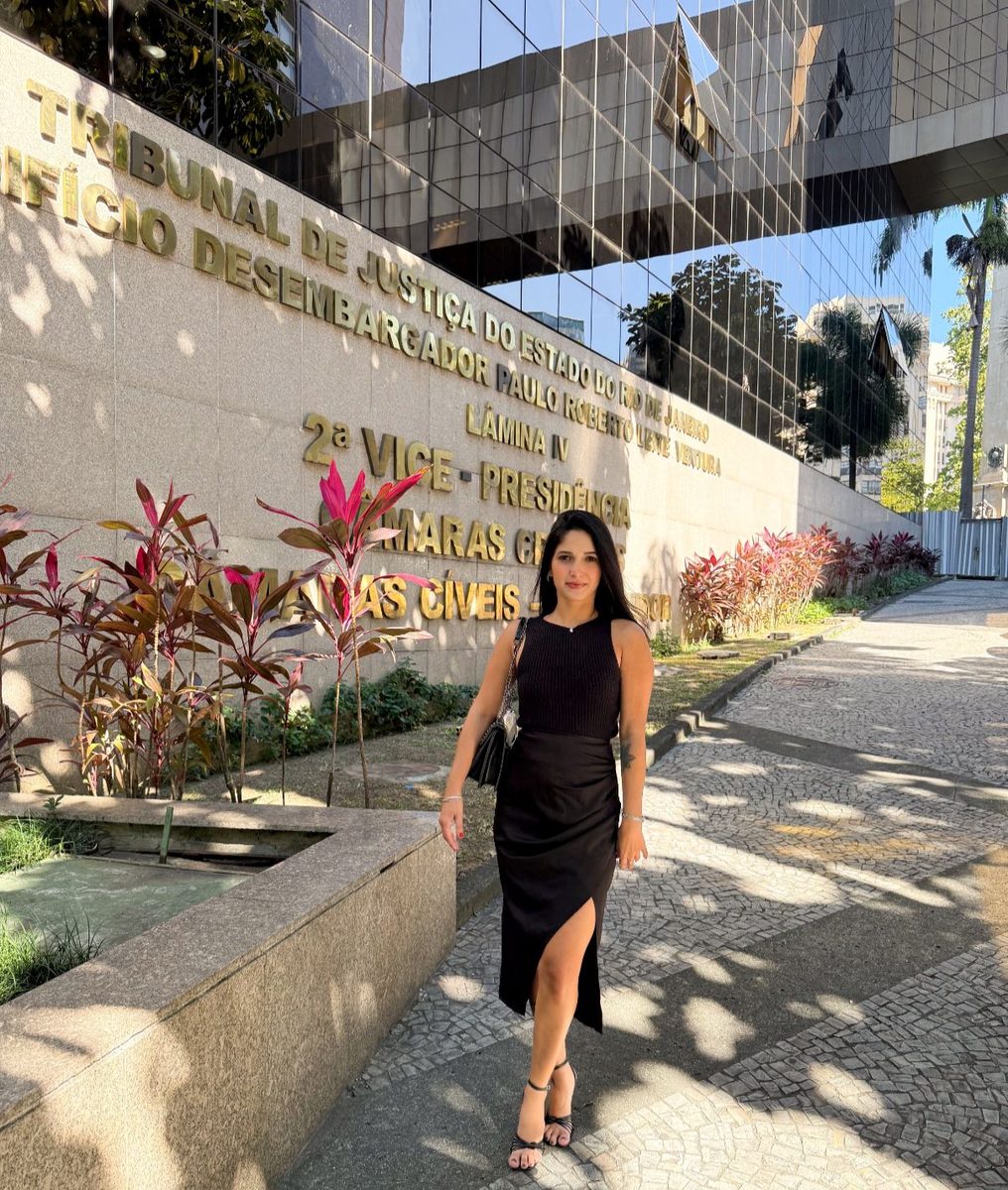 Rafaela Tresse, advogada especializada em Direito de Família, Previdenciário e Civil em Niterói